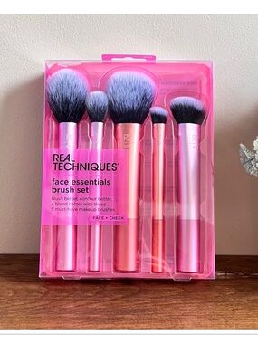 REAL TECHNIQUES Face Essentials Brush Set